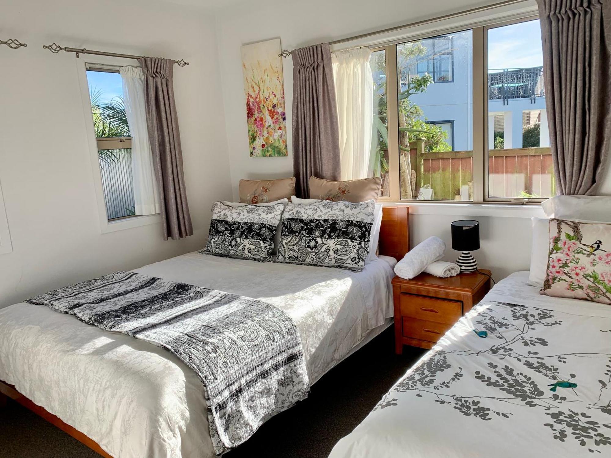 Amazing Seaview House Hotel Auckland Exterior photo